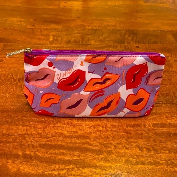 *DONATED to Pepe Fund* Clinique Cosmetic Bag with Lips Pattern NWOT - Picture 3 of 7